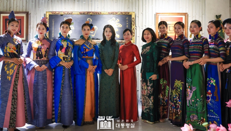 김건희 여사, 베트남 주석 배우자와의 친교 행사