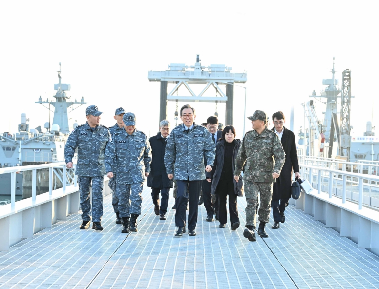 조태열 외교부 장관, 제2해상전투단 국군장병 위문 및 천안함 46용사 추모비 참배